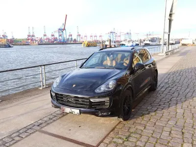Gebraucht Porsche Cayenne GTS 441 PS (324 kW) 2016 Tiefschwarz SUV