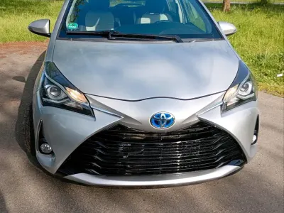 Gebraucht Toyota Yaris Hybrid 100 PS (73 kW) 2017 Silber Kleinwagen