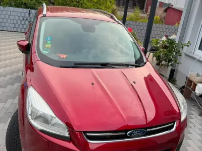 Gebraucht Ford Kuga 120 PS (88 kW) 2016 Rot SUV