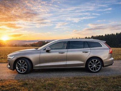 Gebraucht Volvo V60 Inscription 250 PS (183 kW) 2019 Grau Kombi