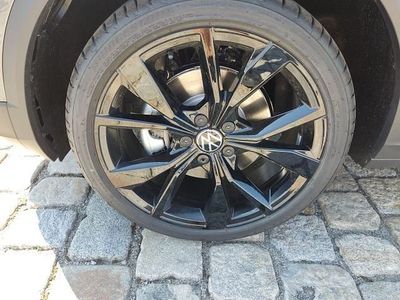 Ravennablau metallic/dach schwarz Neu 2025 VW T-Roc IQ Drive SUV | 35.100 € (Superpreis)