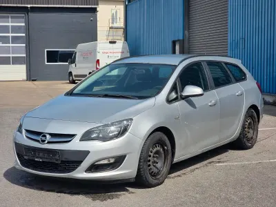 Używany Opel Astra Edition 110 KM (80 kW) 2013 Srebrny Kombi