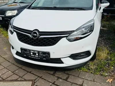 Gebraucht Opel Zafira Innovation 140 PS (102 kW) 2017 Weiß Van / Kleinbus