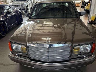 Usata Mercedes S560 279 CV (205 kW) 1987 Marrone Berlina