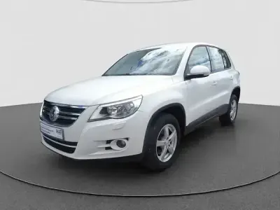 Gebraucht VW Tiguan Trendline 122 PS (89 kW) 2010 Weiß SUV