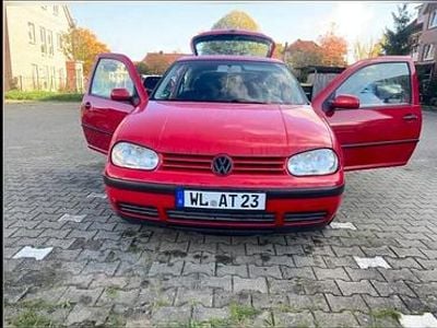 Rot Gebraucht 2002 VW Golf IV Kleinwagen | 1.800 € (Etwas zu teuer)