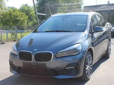 Gebraucht BMW 220 Gran Tourer Sport Line 190 PS (139 kW) 2022 Grau Van / Kleinbus