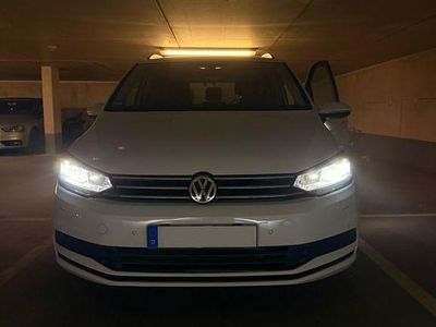 Weiß Gebraucht 2016 VW Touran Comfortline Van / Kleinbus | 16.500 € (Teuer)