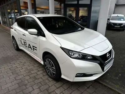 Gebraucht Nissan Leaf N-Connecta 160 kW (218 PS) 2022 Brilliant white (m) Kleinwagen