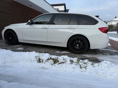 Weiß Gebraucht 2017 BMW 318 Sport Line Kombi | 9.750 € (Guter Preis)