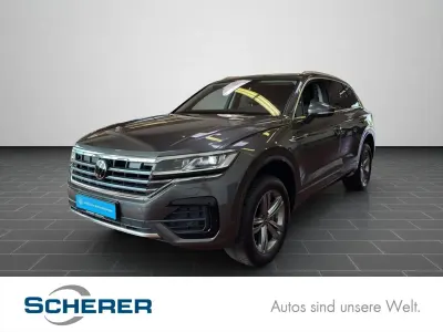 Gebraucht VW Touareg Elegance 231 PS (169 kW) 2023 Siliziumgrau metallic (metallic) SUV
