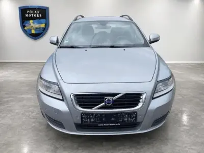 Gebraucht Volvo V50 Drive Kinetic 109 PS (80 kW) 2010 Silber Kombi