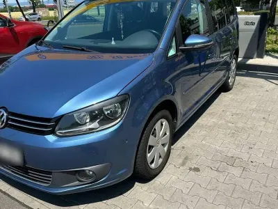 Gebraucht VW Touran Trendline 105 PS (77 kW) 2013 Blau Van / Kleinbus