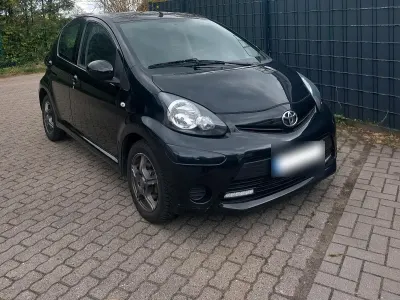 Second-hand Toyota Aygo 68 CP (50 kW) 2013 Negru Hatchback