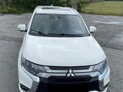 Gebraucht Mitsubishi Outlander P-HEV Top 224 PS (164 kW) 2019 Weiß SUV