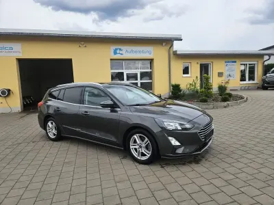 Gebraucht Ford Focus 120 PS (88 kW) 2020 Grau Limousine