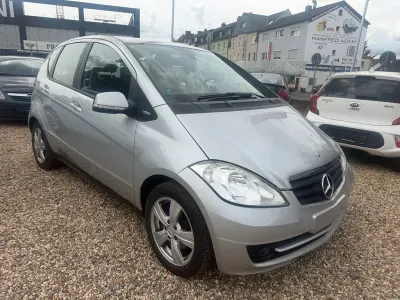 Gebraucht Mercedes A180 116 PS (85 kW) 2011 Silber Limousine