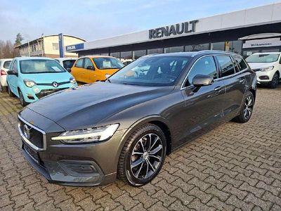 Gebraucht Volvo V60 Momentum 150 PS (110 kW) 2019 Pine grey Kombi