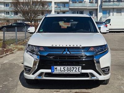 Gebraucht Mitsubishi Outlander P-HEV Top 224 PS (164 kW) 2019 Weiß SUV
