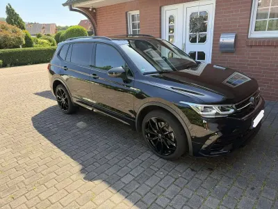 Gebraucht VW Tiguan Allspace R-line 245 PS (180 kW) 2023 Schwarz SUV