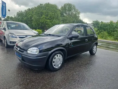 Gebraucht Opel Corsa 45 PS (33 kW) 1996 Schwarz Kleinwagen