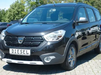 Gebraucht Dacia Lodgy Stepway 116 PS (85 kW) 2022 Schwarz Van / Kleinbus