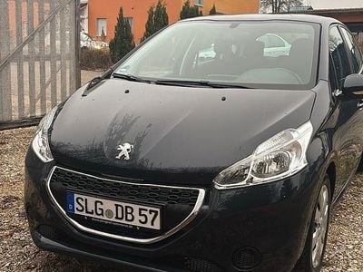 Gebraucht Peugeot 208 Active 83 PS (61 kW) 2015 Blau Kleinwagen