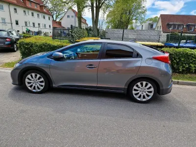 Begagnad Honda Civic 141 HK (103 kW) 2013 Grå Sedan