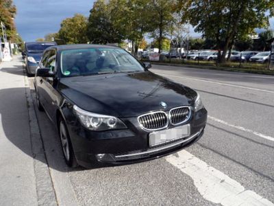 Gebraucht BMW 530 Sport Line 235 PS (172 kW) 2009 Schwarz metallic Kombi