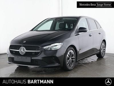 Lack kosmosschwarz Gebraucht 2024 Mercedes B180 Progressive Van / Kleinbus | 29.800 € (Fairer Preis)