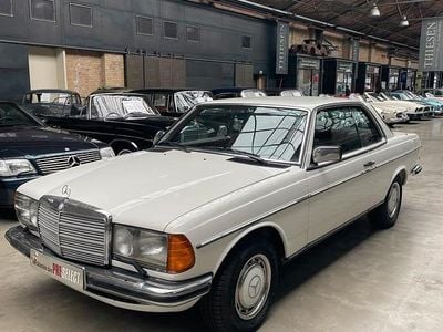 Gebraucht Mercedes 230 136 PS (100 kW) 1984 Weiß Coupé