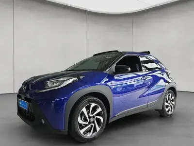 Gebraucht Toyota Aygo X Play 72 PS (52 kW) 2025 Juniper blue / night sky SUV