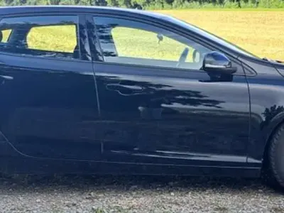 Usata Volvo V40 Kinetic 122 CV (89 kW) 2018 Nero Station wagon