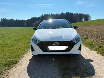 Gebraucht Hyundai i20 Intro Edition 100 PS (73 kW) 2021 Weiß Kleinwagen
