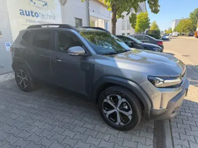 Neu Dacia Duster Journey 109 PS (80 kW) 2026 Grau SUV
