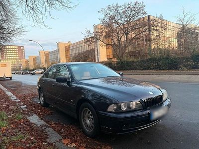 BMW 523