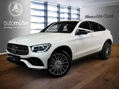 Używany Mercedes GLC300e Night 194 KM (142 kW) 2021 Biały Sedan/Limuzyna