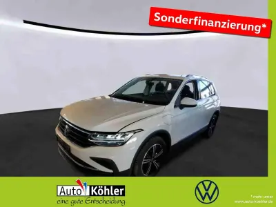 Gebraucht VW Tiguan Life 245 PS (180 kW) 2022 Pure white SUV