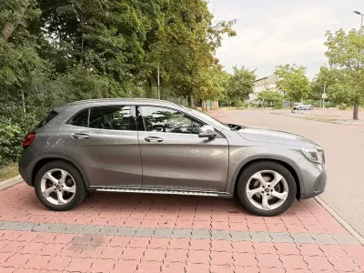 Gebraucht Mercedes GLA200 Urban 156 PS (114 kW) 2019 Grau SUV