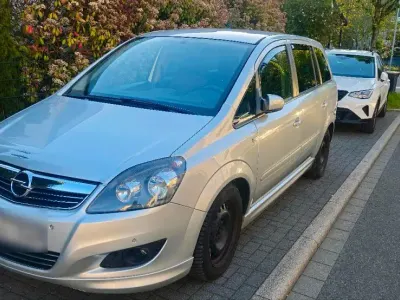 Usata Opel Zafira Sport 140 CV (102 kW) 2008 Argento Monovolume