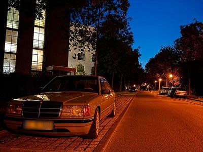 Brugt Mercedes 190 90 HK (66 kW) 1983 Grøn Sedan
