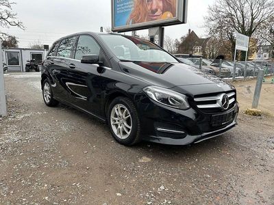 Gebraucht Mercedes B180 122 PS (89 kW) 2015 Schwarz Van / Kleinbus