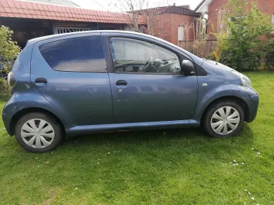 Gebraucht Toyota Aygo 68 PS (50 kW) 2009 Blau Kleinwagen