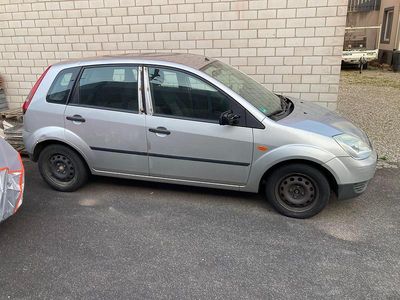 Gebraucht Ford Fiesta 70 PS (51 kW) 2001 Silber Kleinwagen