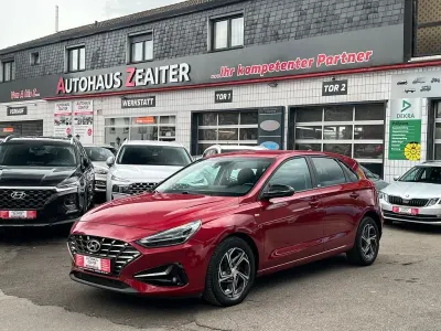 Gebraucht Hyundai i30 Intro Edition 159 PS (116 kW) 2021 Rot Limousine