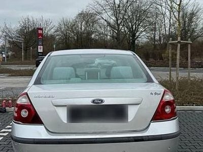Gebraucht Ford Mondeo 125 PS (91 kW) 2001 Grau Limousine