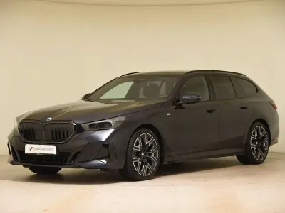 Gebraucht BMW 520 M Sport 197 PS (144 kW) 2025 Schwarz Kombi