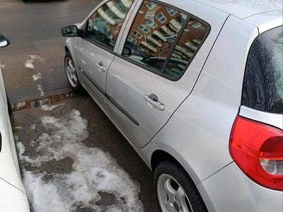 Silber Gebraucht 2009 Renault Clio II Kleinwagen | 1.100 € (Superpreis)