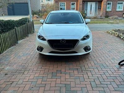 Weiß Gebraucht 2015 Mazda 3 Sports-Line Limousine | 9.850 € (Guter Preis)