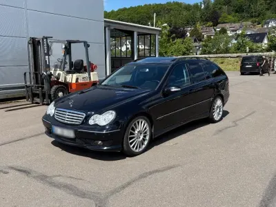 Używany Mercedes C280 231 KM (169 kW) 2005 Czarny Kombi